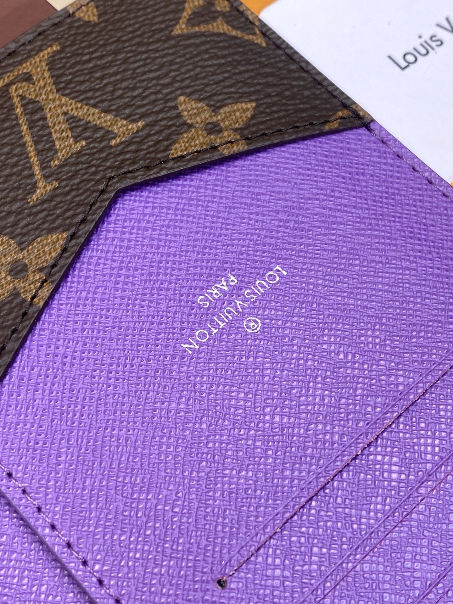 LV-m82867-Обложка для паспорта-Фиолетовая
