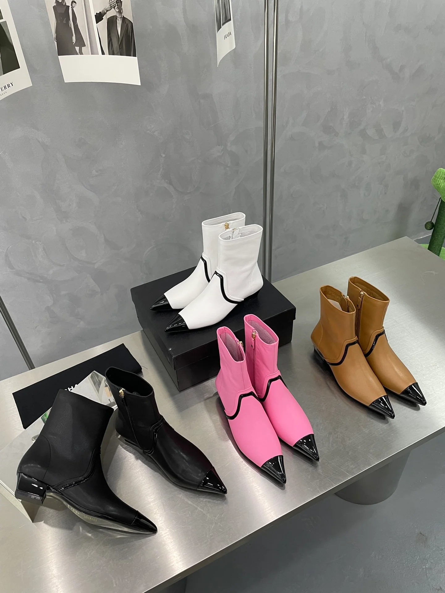 Ботильоны Chanel с острым носком - изображение из коллекции