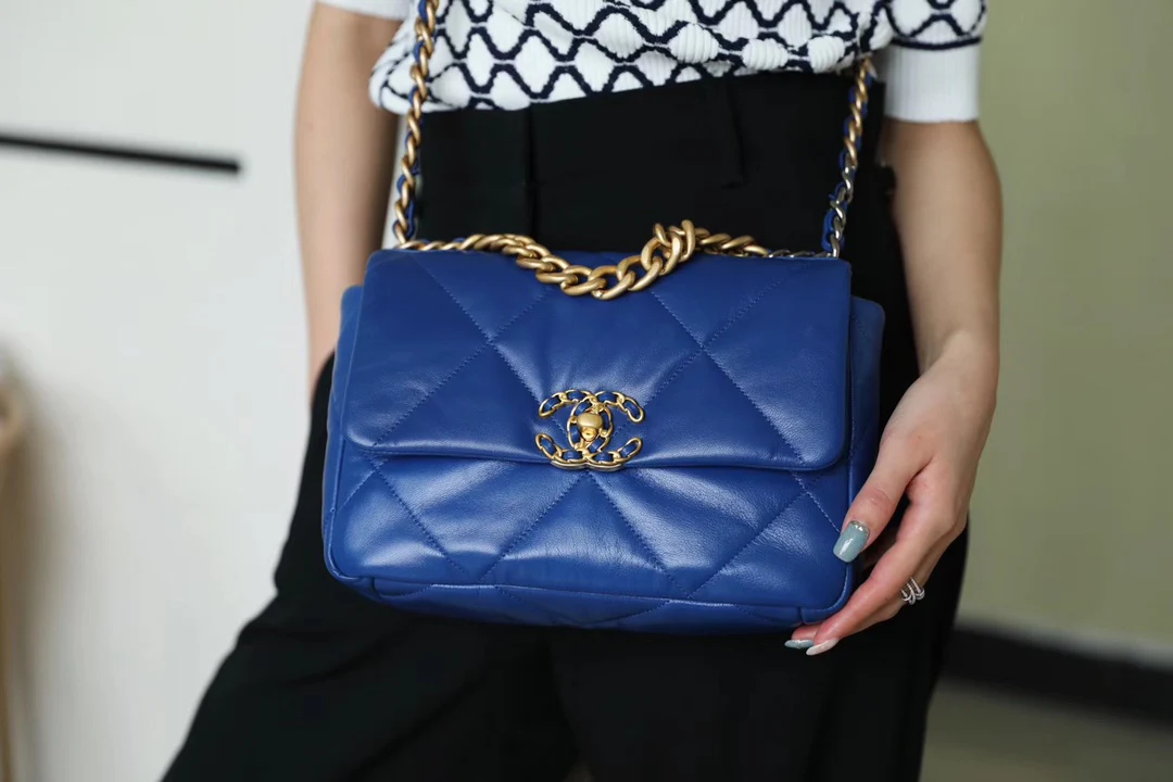 Сумка Chanel 19 - Маленькая, ярко-синяя