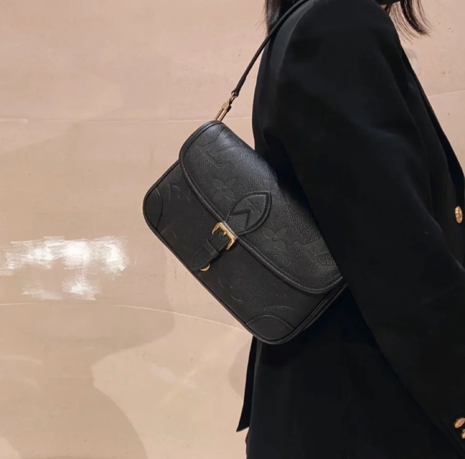 m46388-LV-diane Сумка-багет (наплечная/кроссбоди) - черная