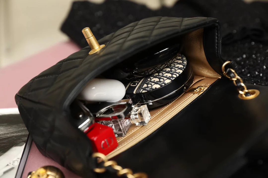 Сумка Chanel Gold Globe Square Fat Flap Bag - черная