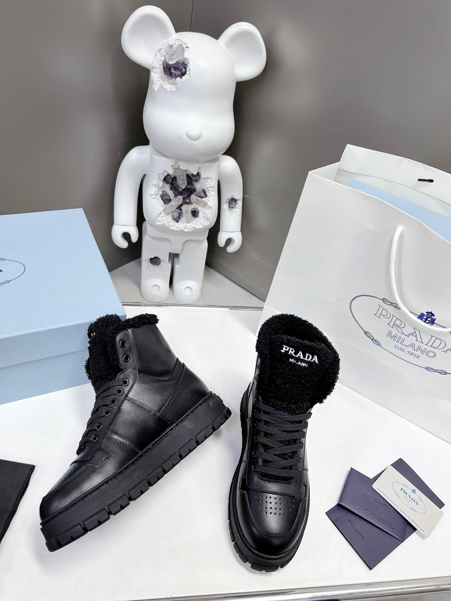 Chanel - Новинки ранней весны 2022 года - Высокие повседневные кроссовки - Черные