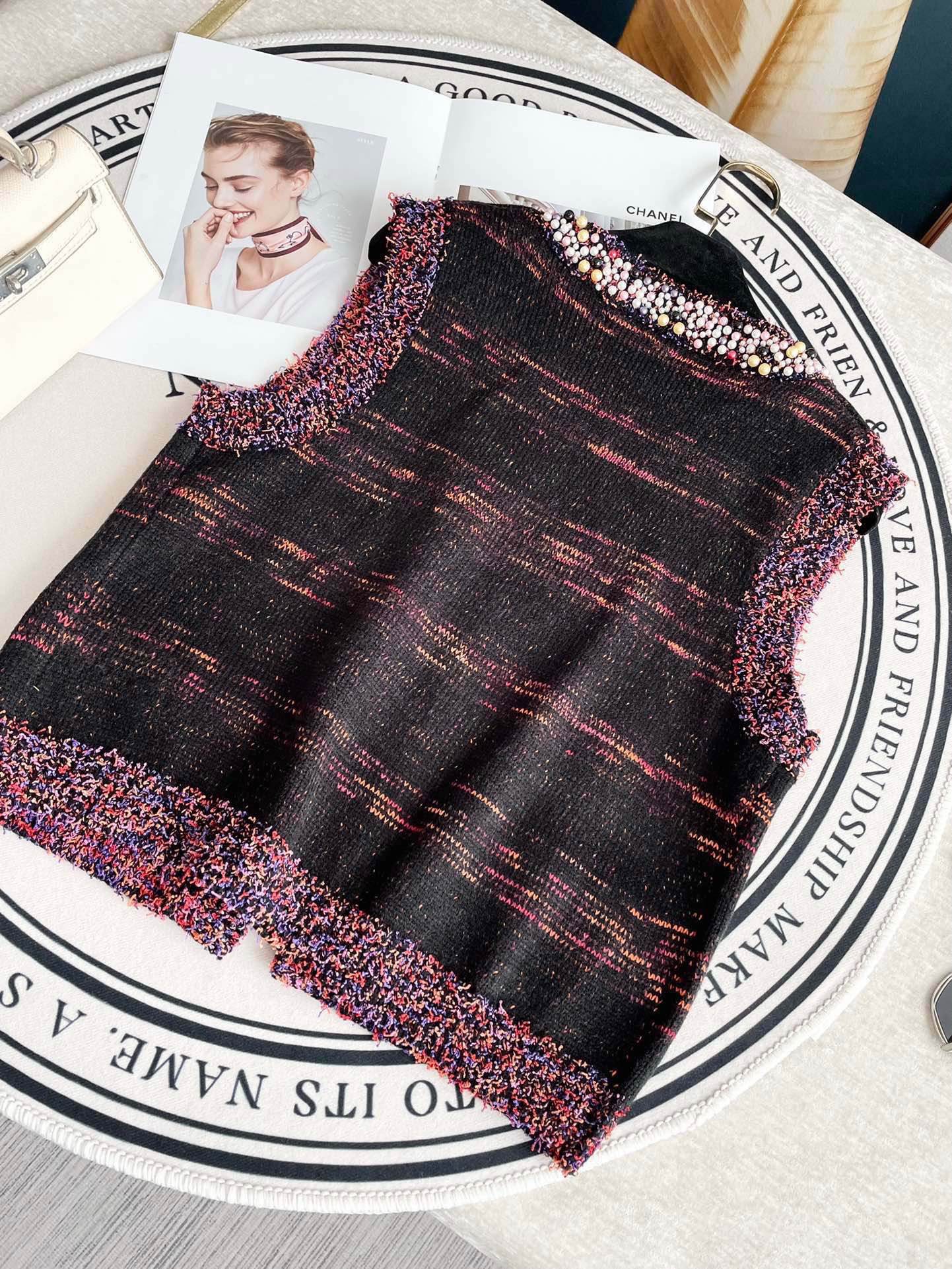 Chanel 2403 - Вязаный жилет ручной работы в этническом стиле