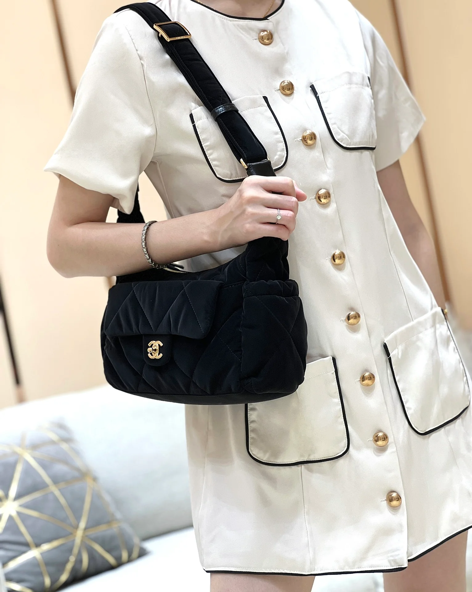 Сумка для лыж Chanel 24n-Coconige, маленькая, черная.