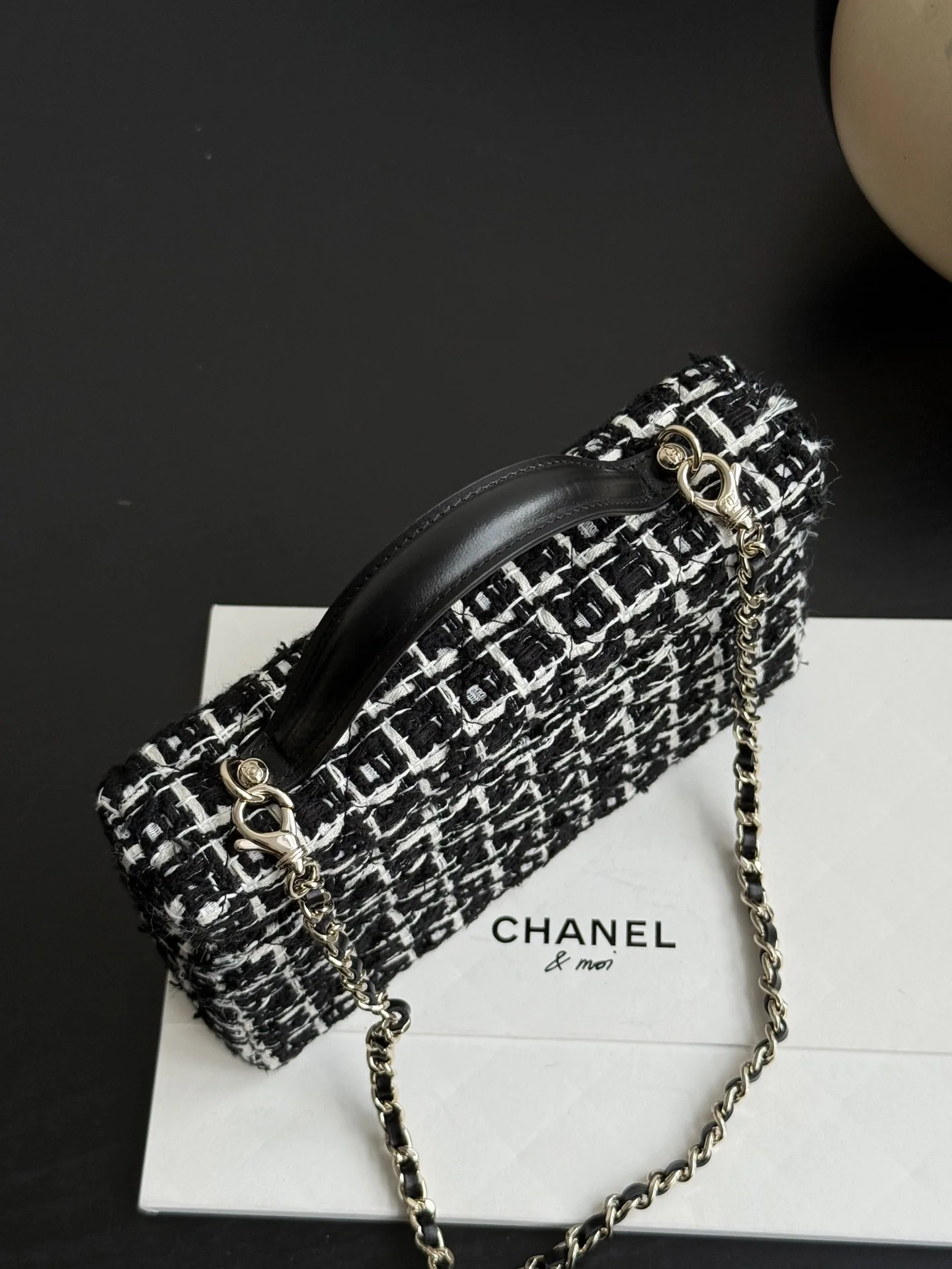 Сумка-ланч Chanel LP из шерсти, черная.