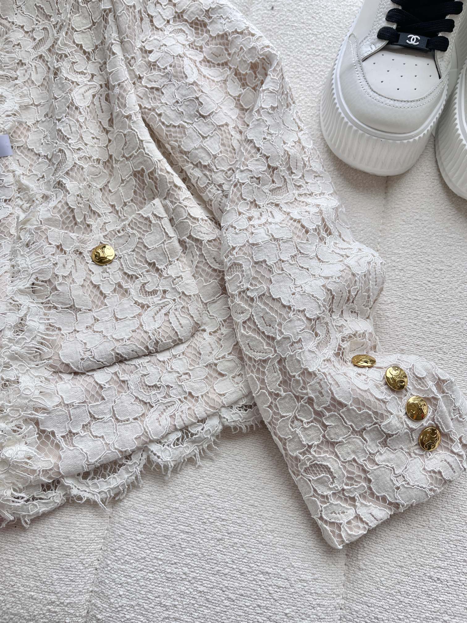 Celine-2403 - Пальто с ажурной кружевной отделкой