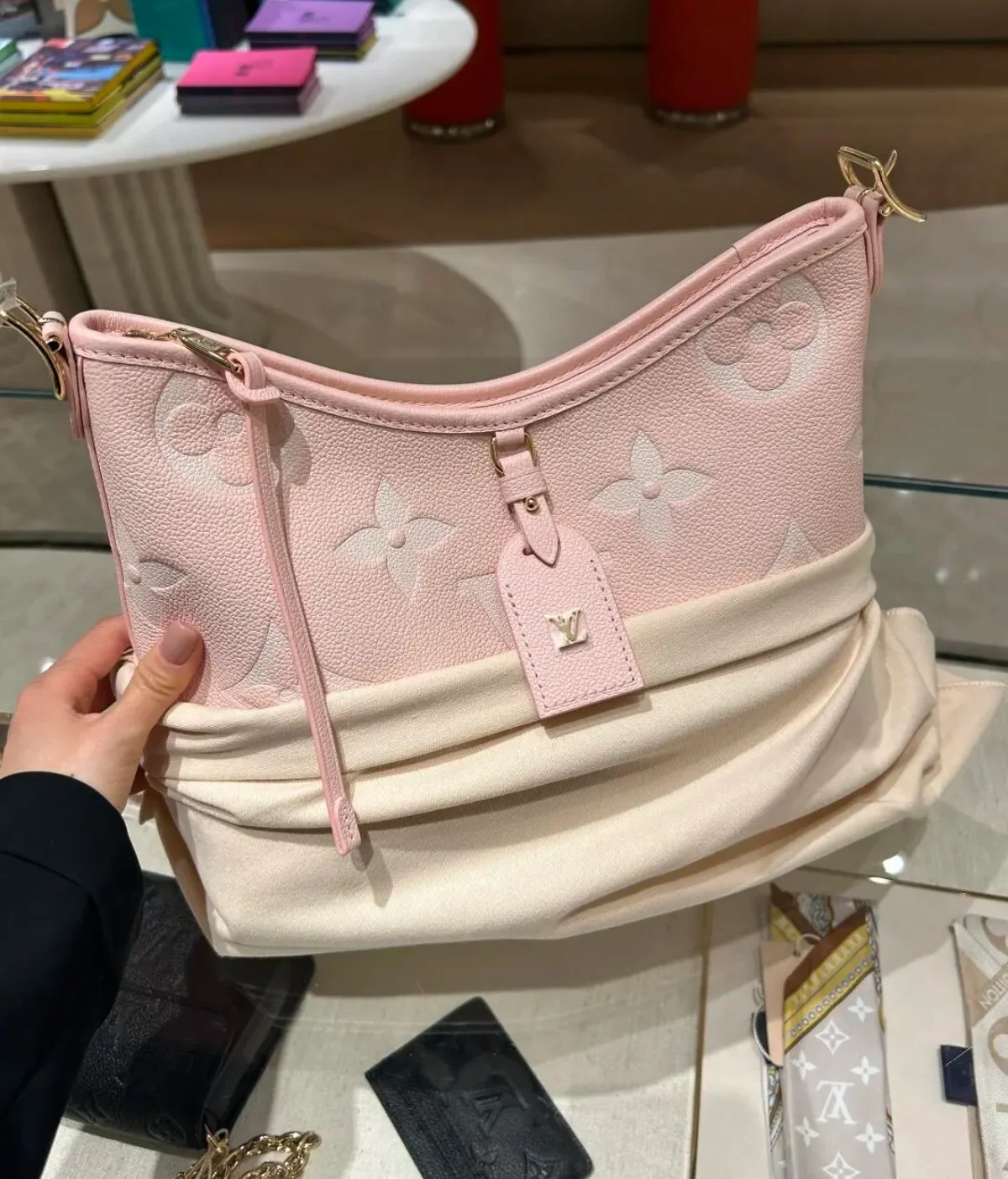 Маленькая сумка LV Carryall с шелкографическим принтом - розовая