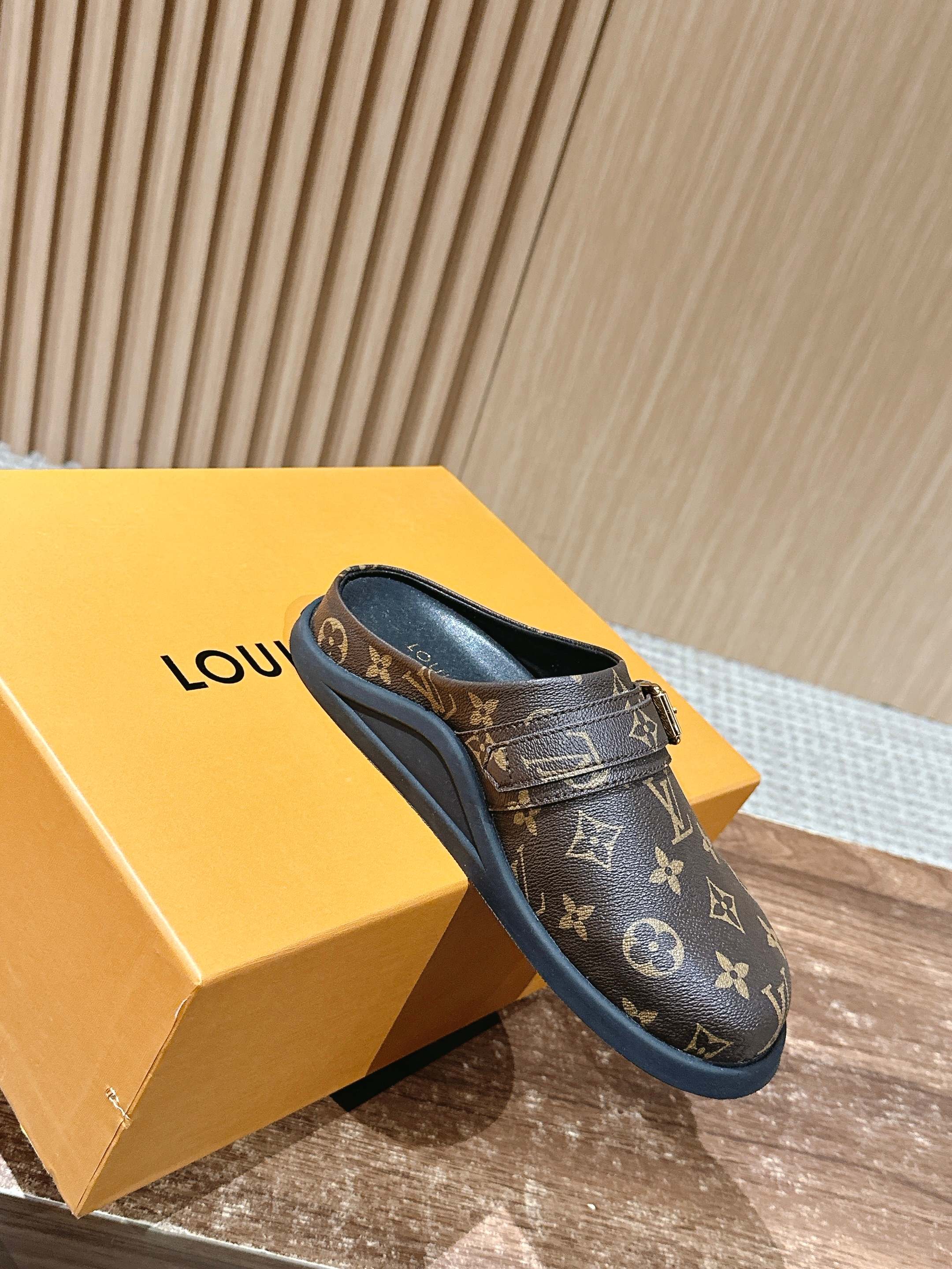 Новинка LV 2025 - Обувь Birkenstock - Узор ?Монограмма? - Кофейно-коричневый