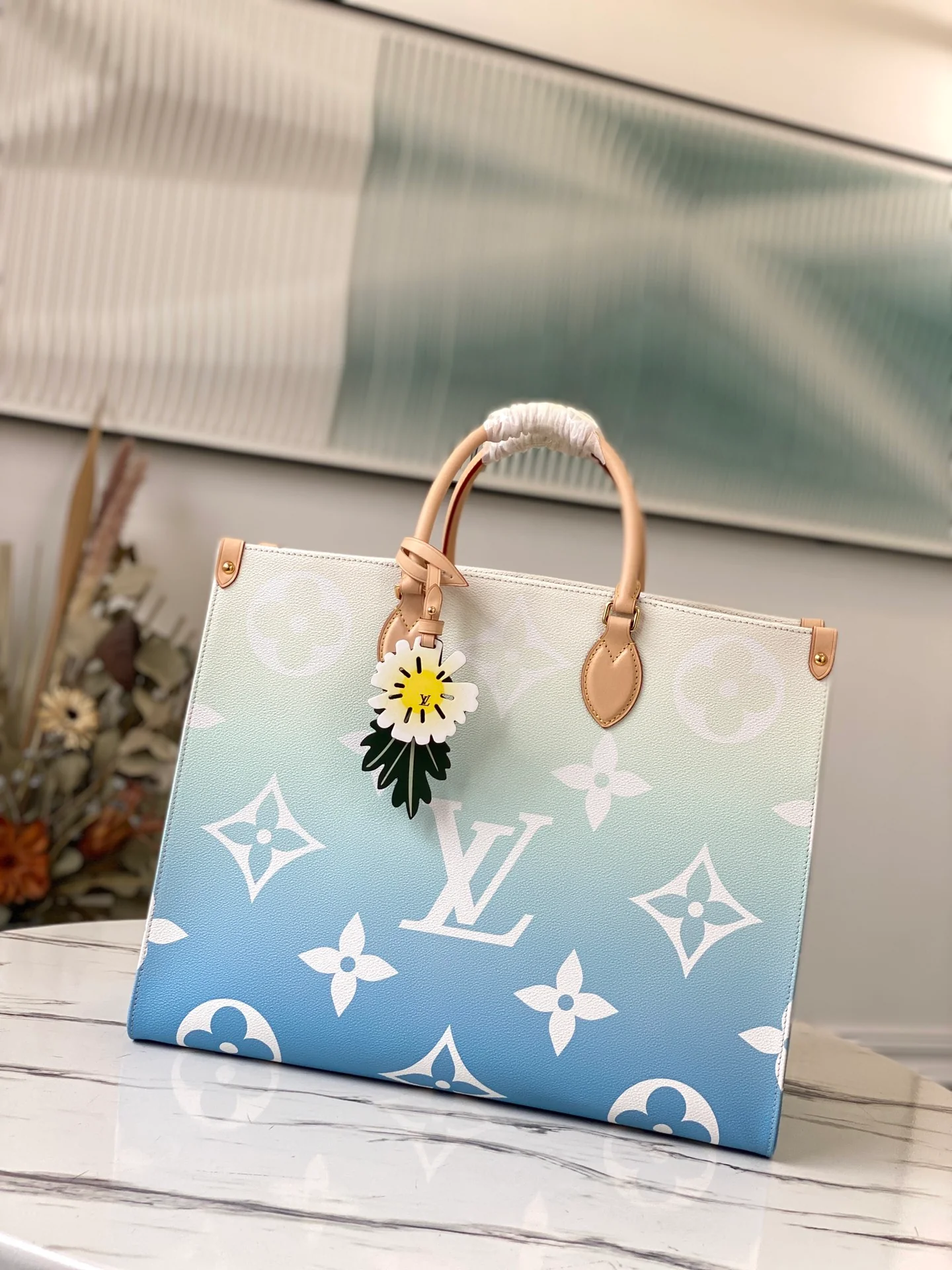 m57639-LV-onthego-tote-bag-large-blue