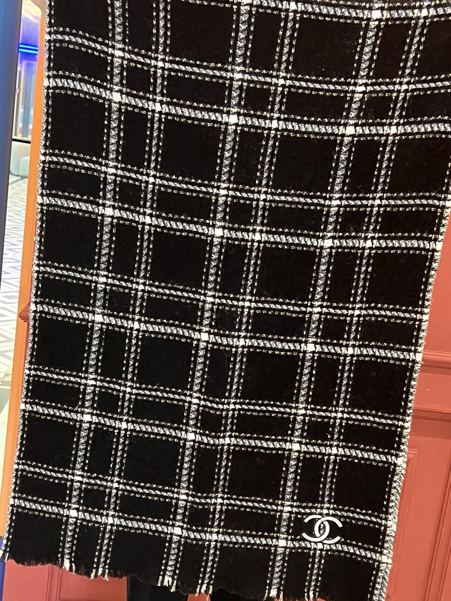 Chanel - Тканый шарф с фактурной поверхностью - 190 см - 70 см - Импортная шотландская овечья шерсть - Черный