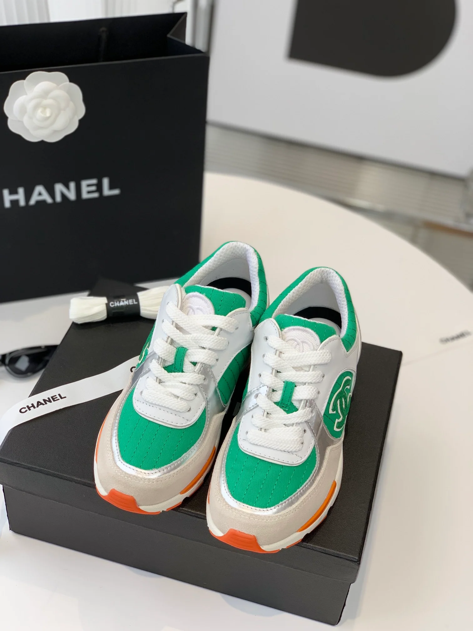 Новые двухцветные кроссовки Chanel 22a с двойным слоем ткани — размеры 35-40.