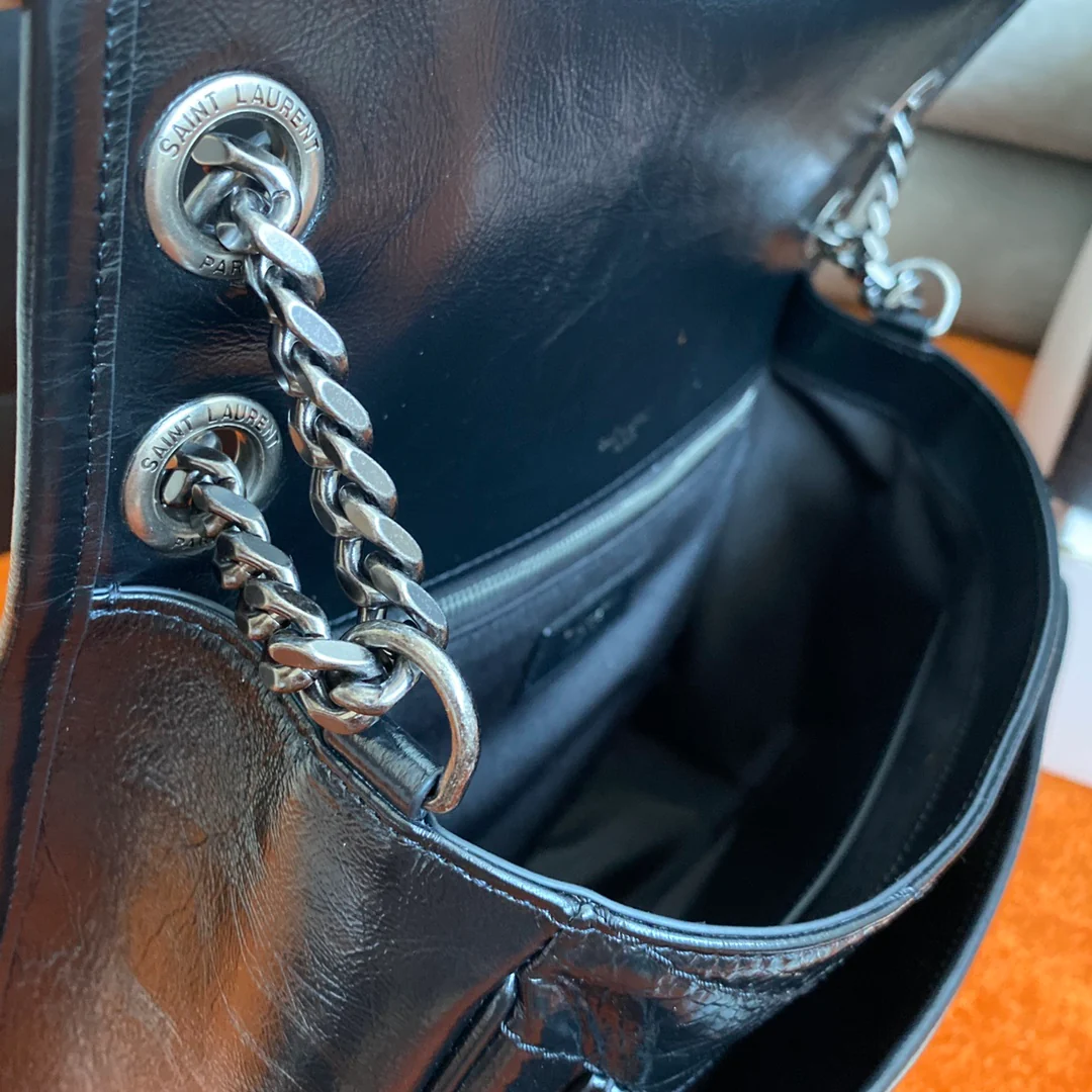 YSL Medium Niki Leather с черной пряжкой и D-образным кольцом - 1