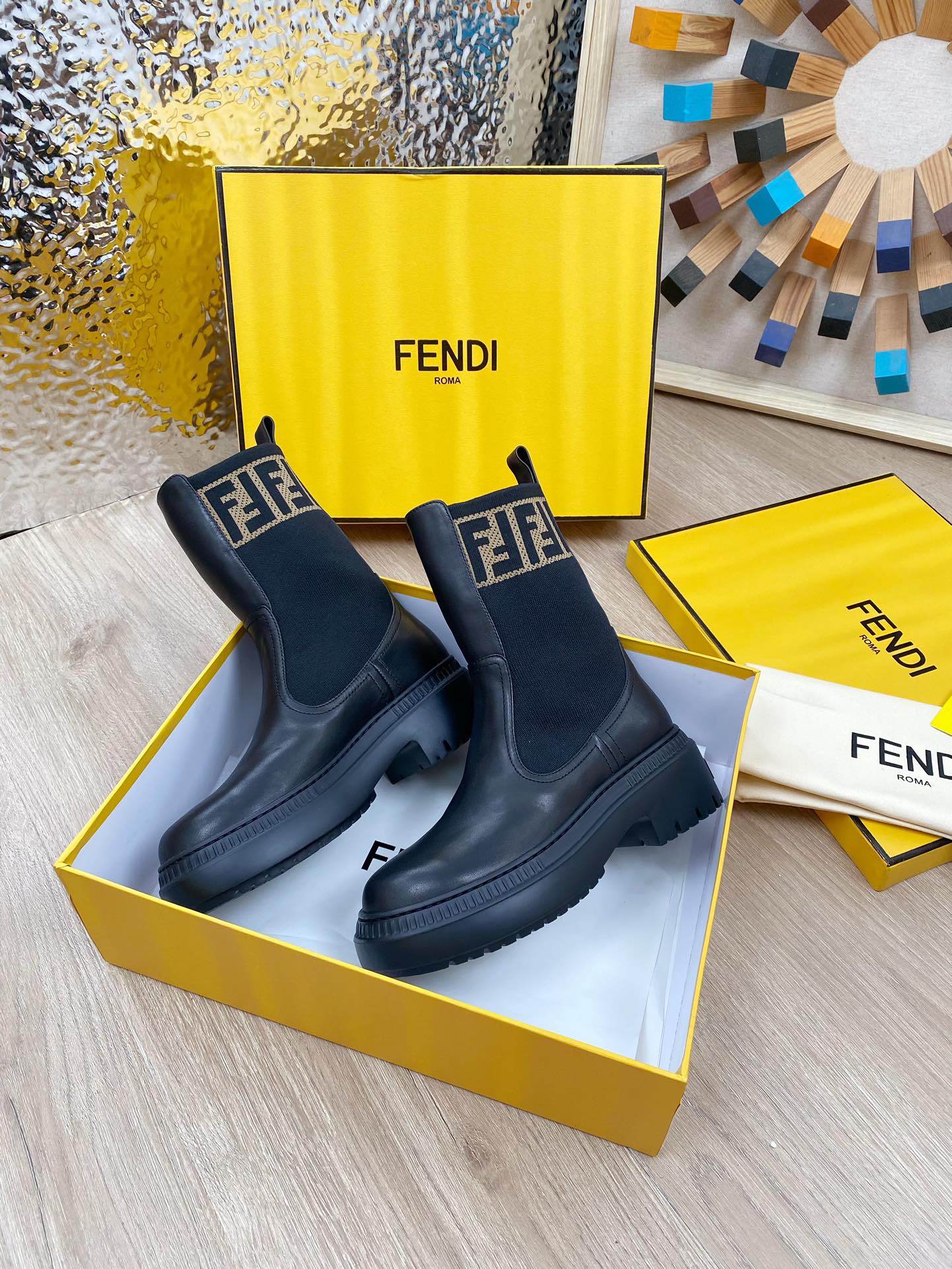 Новинка осени 2023 от Fendi - Ботинки Dr. Martens средней высоты - Черные