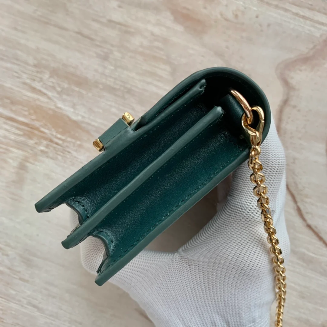 Celine - Держатель для карт на цепочке из глянцевой телячьей кожи - 3 шт.