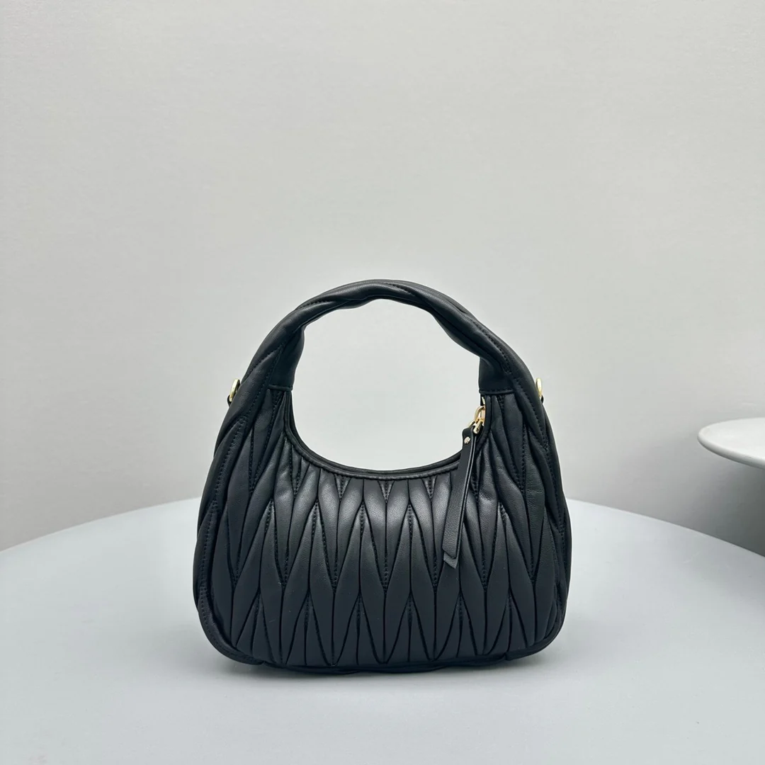 Сумка Miu Miu Wander, маленькая, из овечьей кожи, черная.