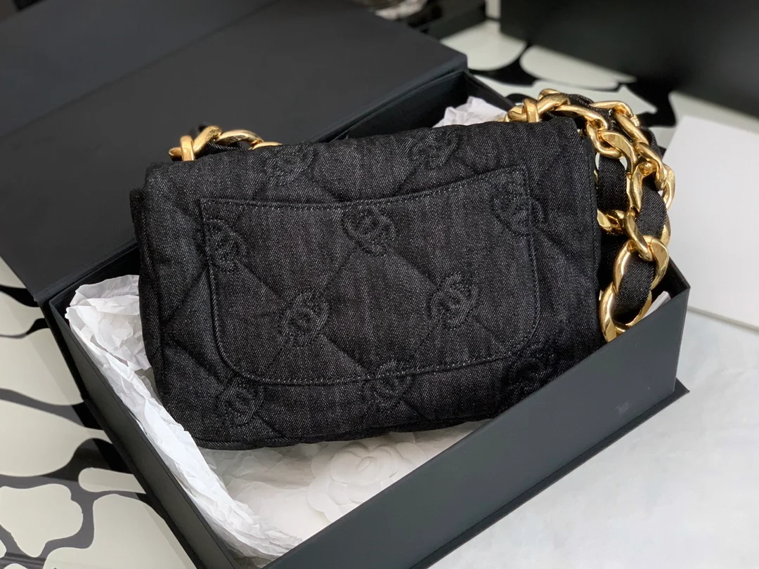 Сумка Chanel CF Chunky Chain Denim Shoulder Bag 2022 года, черная, 24 см.