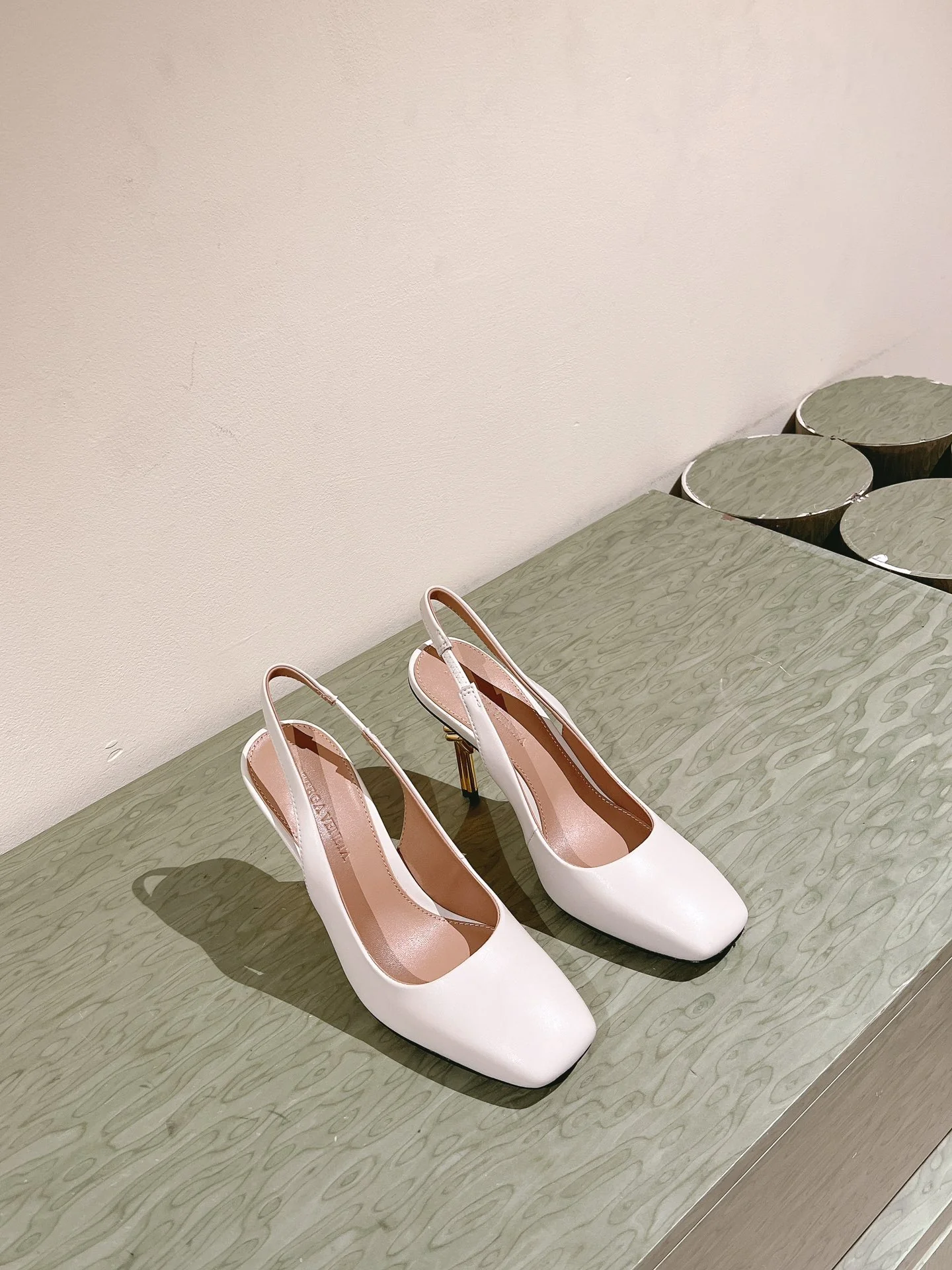 BV-2024 Металлизированные вязаные туфли на высоком каблуке - белые