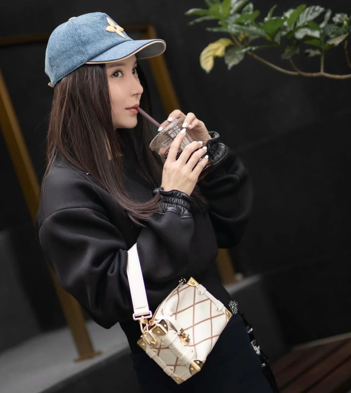 m25160-LV-side-trunk-small chain bag-white diamond pattern