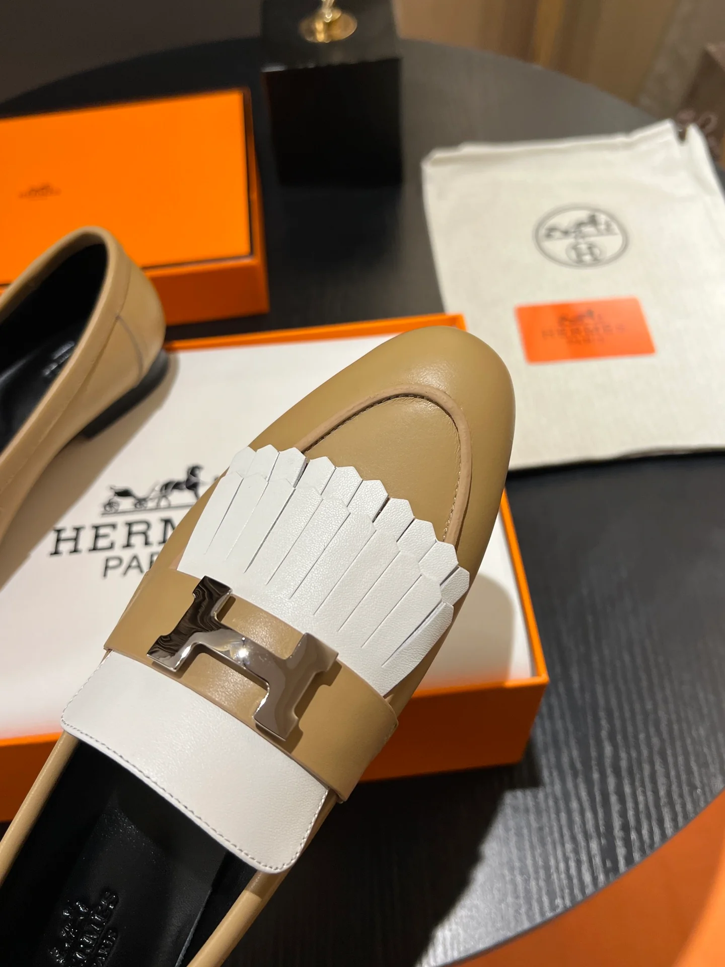 Лоферы Hermes 2024h с пряжкой - коричневые - 1