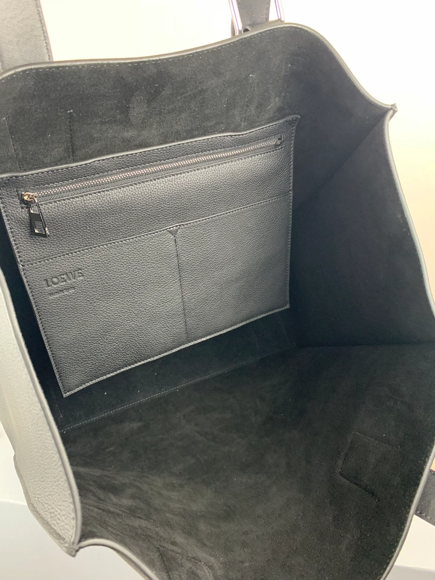 Сумка-тоут с пряжкой от Loewe