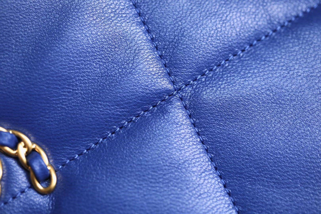 Сумка Chanel 19 - Маленькая, ярко-синяя