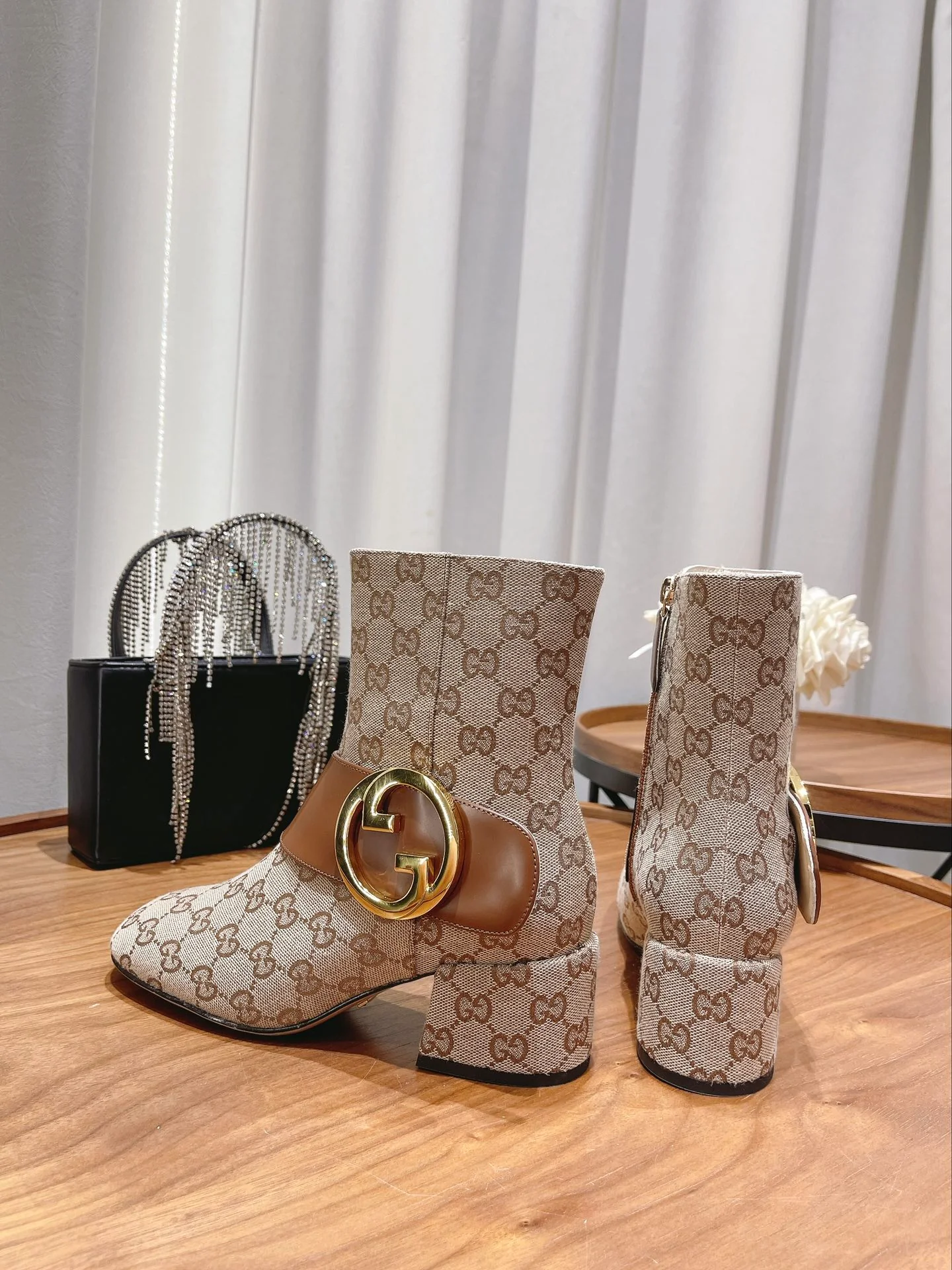 Новинка сезона осень/зима 2022 от Gucci - Ботильоны - 1