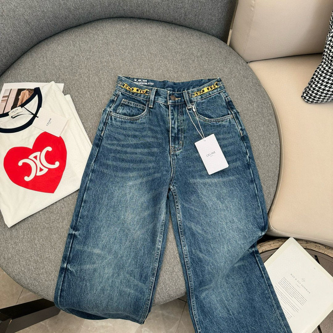 Celine - 2403 - 24 Весна/Лето Новинка Джинсы прямого кроя Triumph Gate с металлической цепочкой и пряжкой на талии