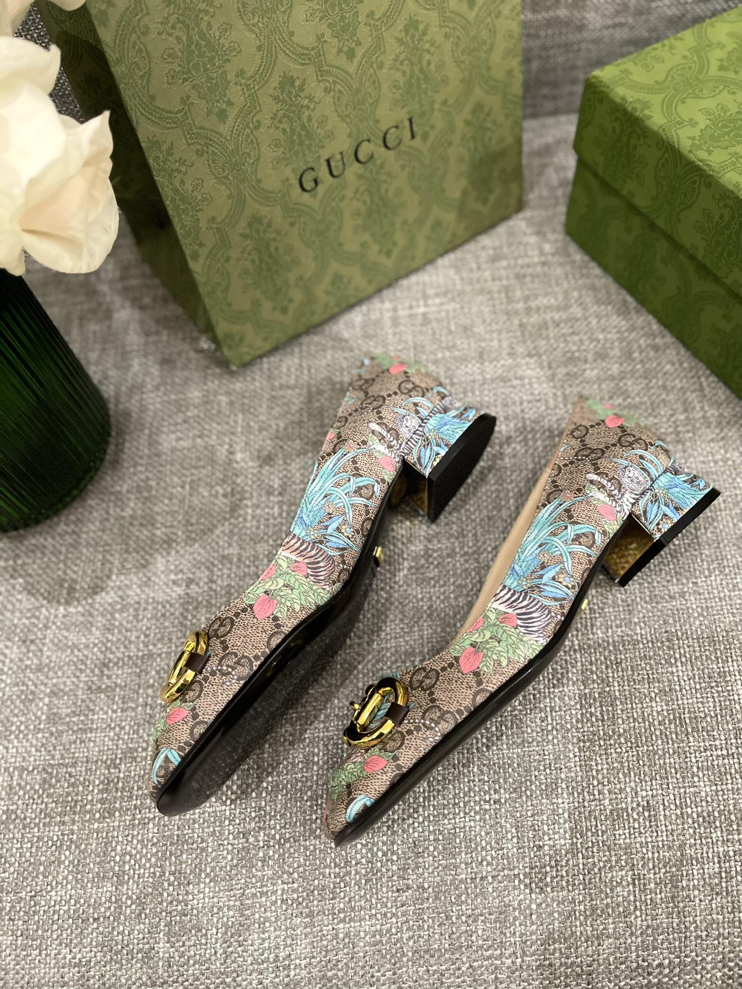 Gucci - обувь с закрытым носком