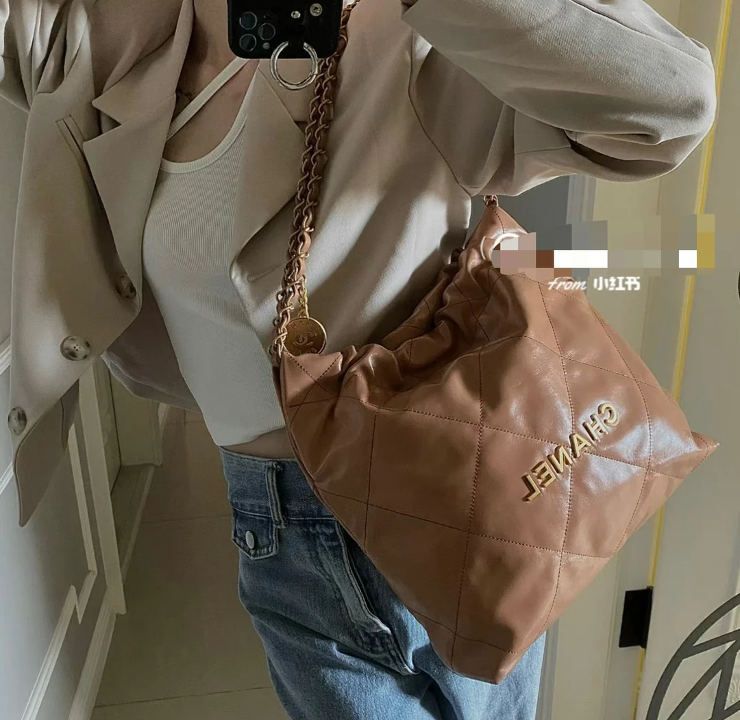 Новинка сезона весна/лето 2023 от Chanel - сумка №22 - средний размер - абрикосово-розовый цвет