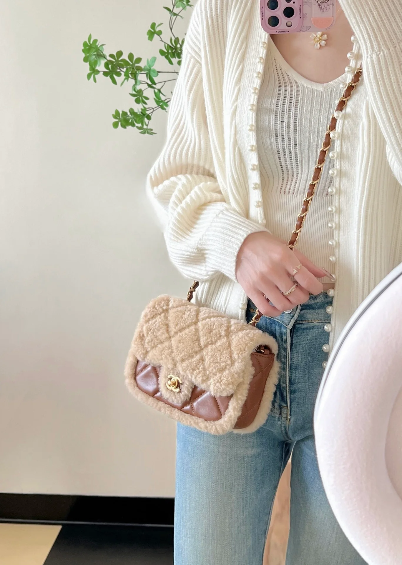 Сумка Chanel с клапаном и цепочкой в ??виде плюшевого мишки из 24-каратного золота (маленькая).