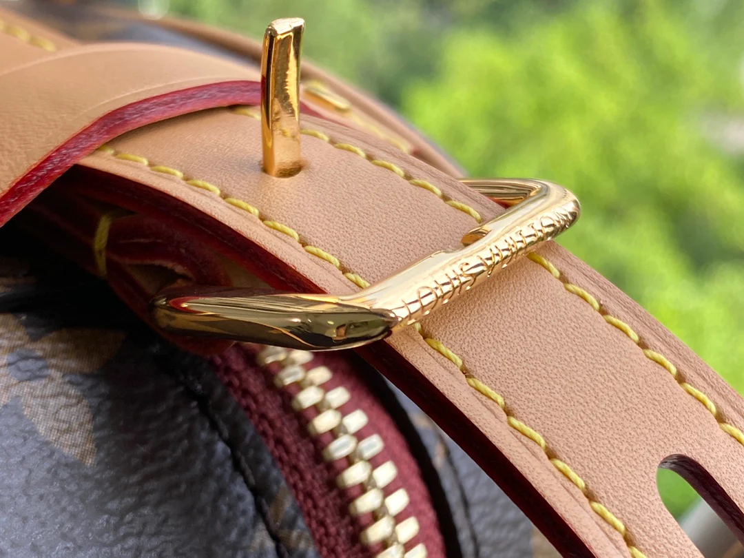 lv-m57456-cur-handbag material