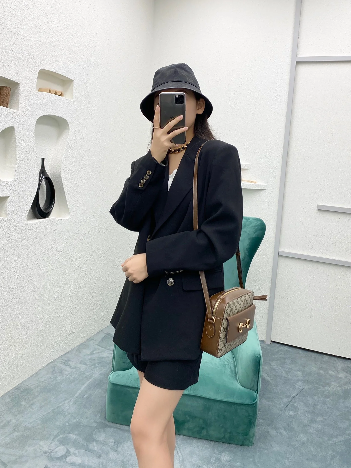 Сумка для фотоаппарата Gucci 1955 с пряжкой в ??виде подковы - 1 шт.