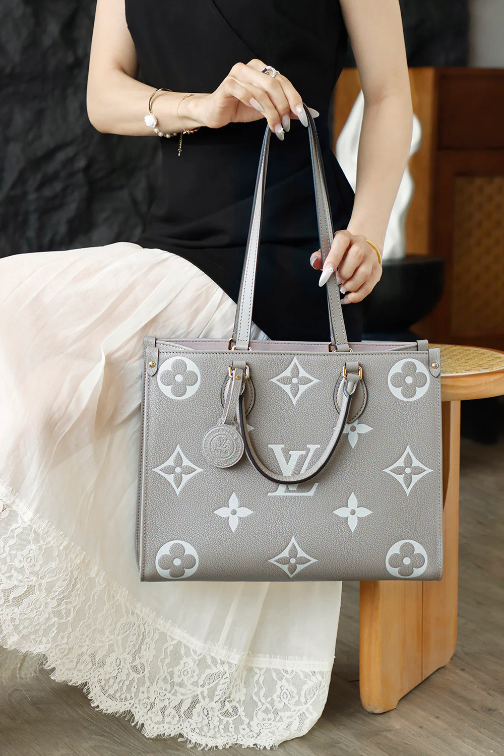 LV-m45494-onthego Средний слоново-серый