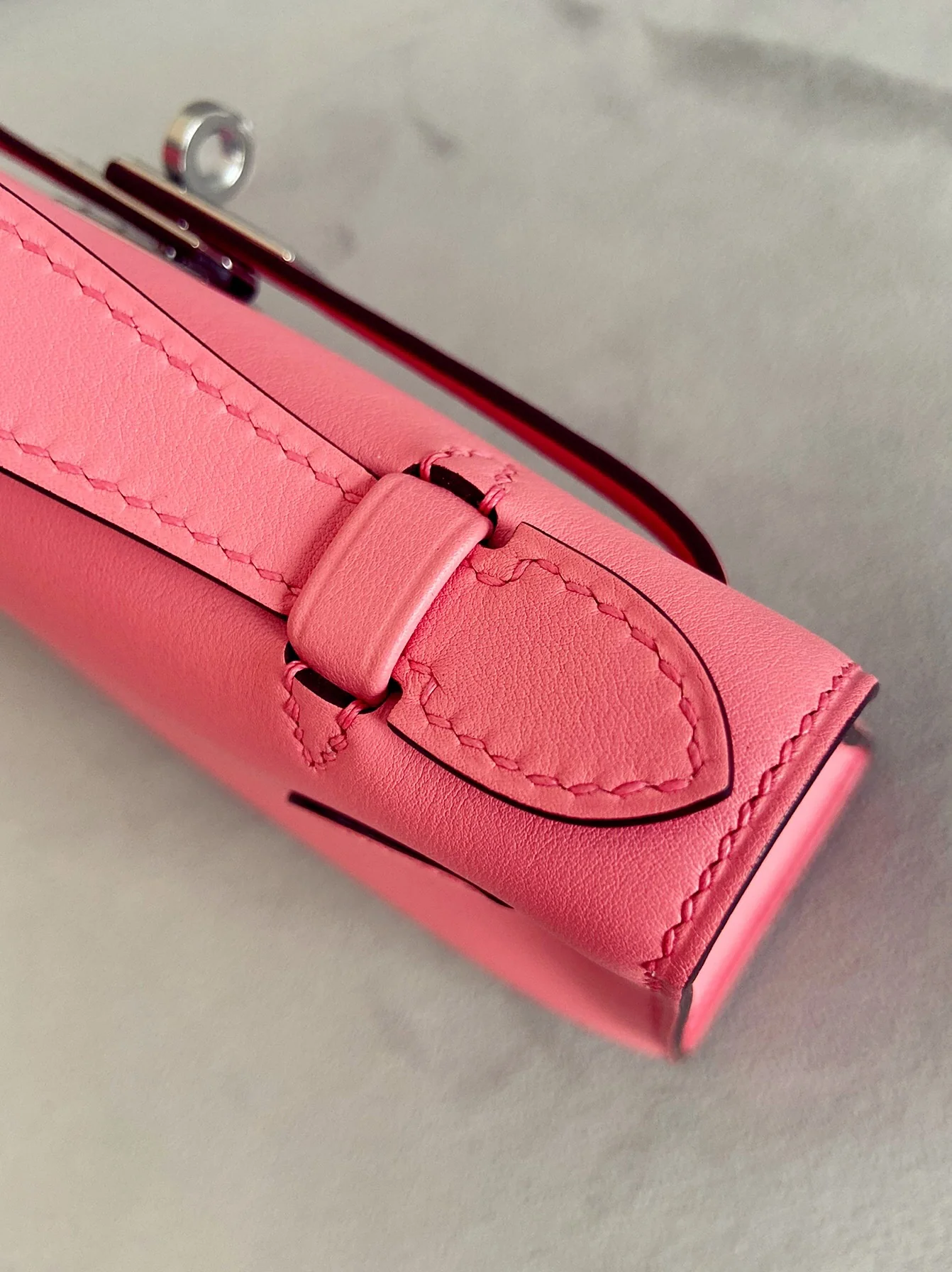 Мини-сумка Hermes Kelly 1-го поколения, 22 см, из быстрой кожи, модель K4, летняя роза, с серебряной пряжкой.