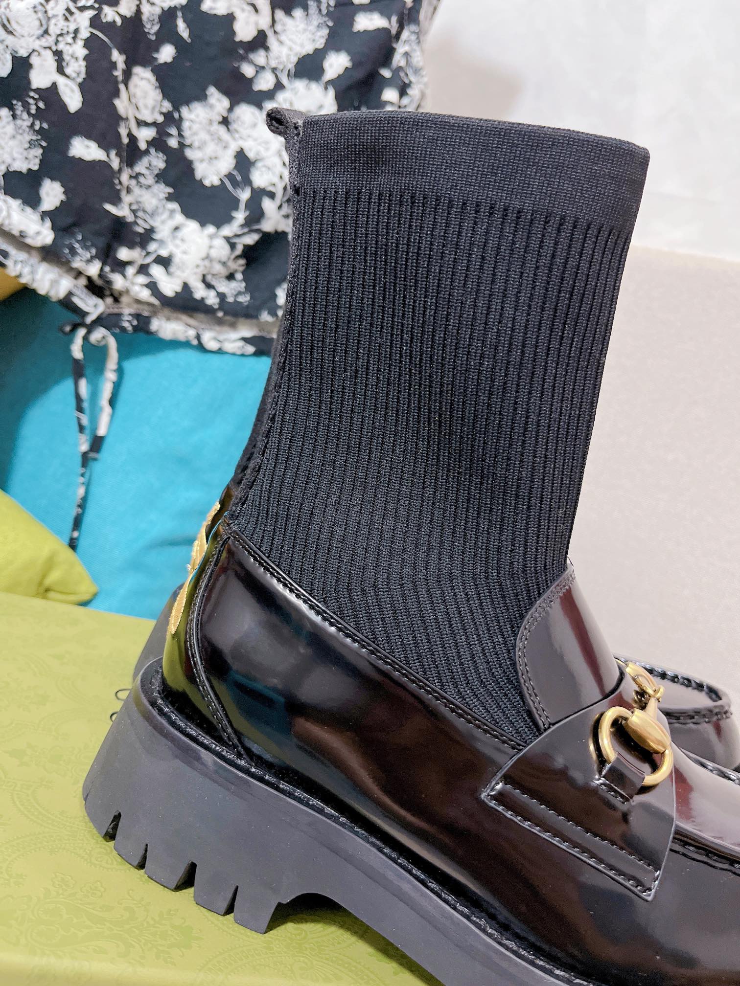 Новинка сезона осень/зима 2022 от Gucci - туфли-носки