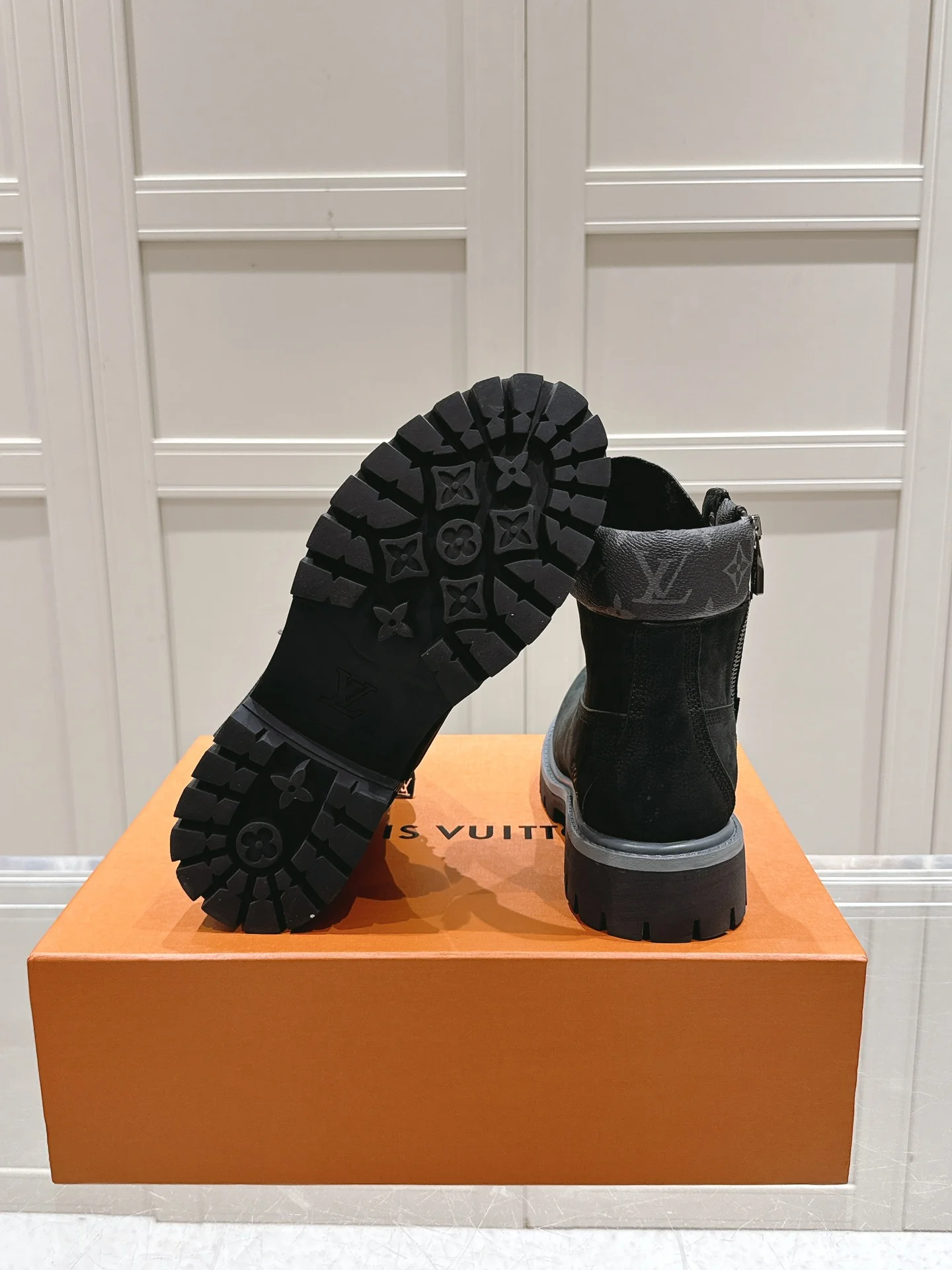 LV-2024-Doc Martens-Black