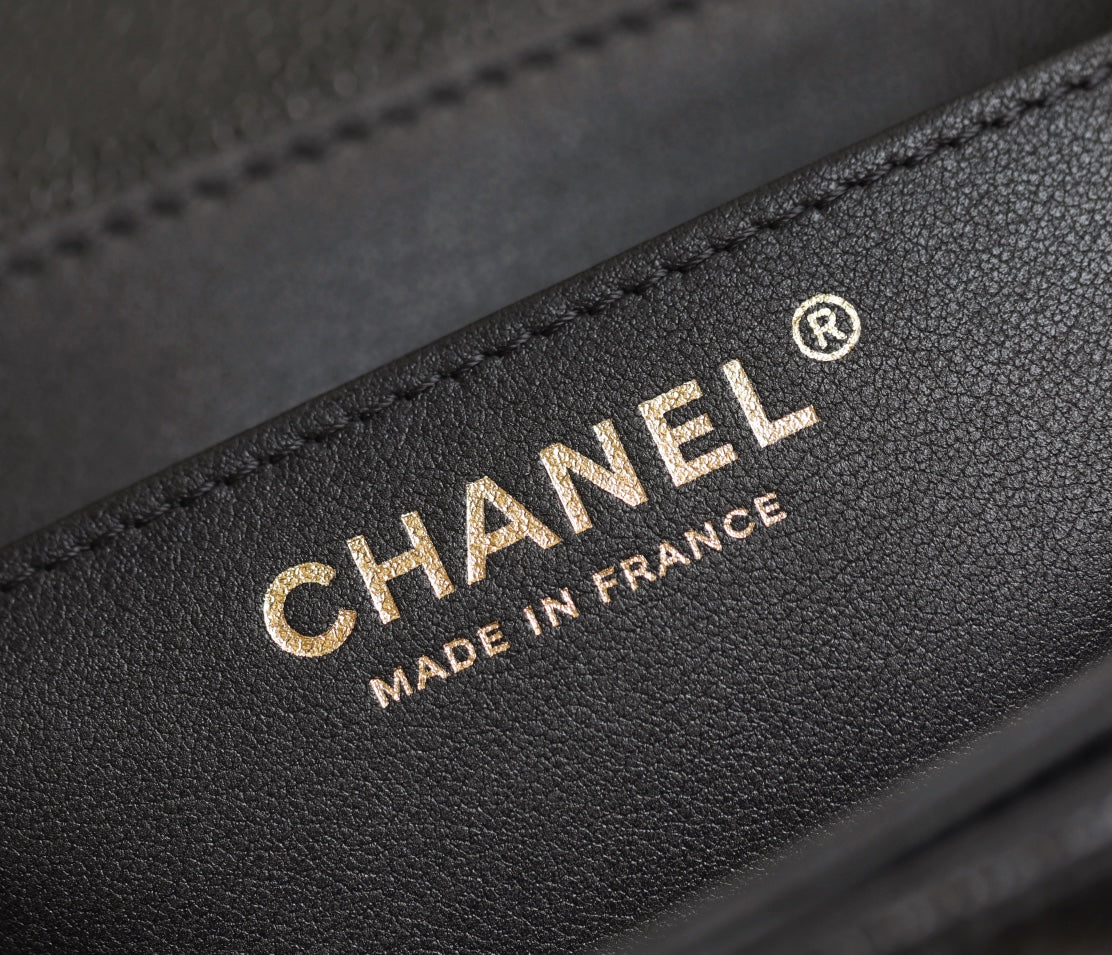 Мини-сумочка Chanel с клапаном и ручкой - черная