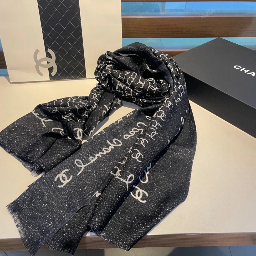 Chanel - Маленький шарф с двойной буквой С - 300 нитей, с бархатной вставкой в ??виде колец