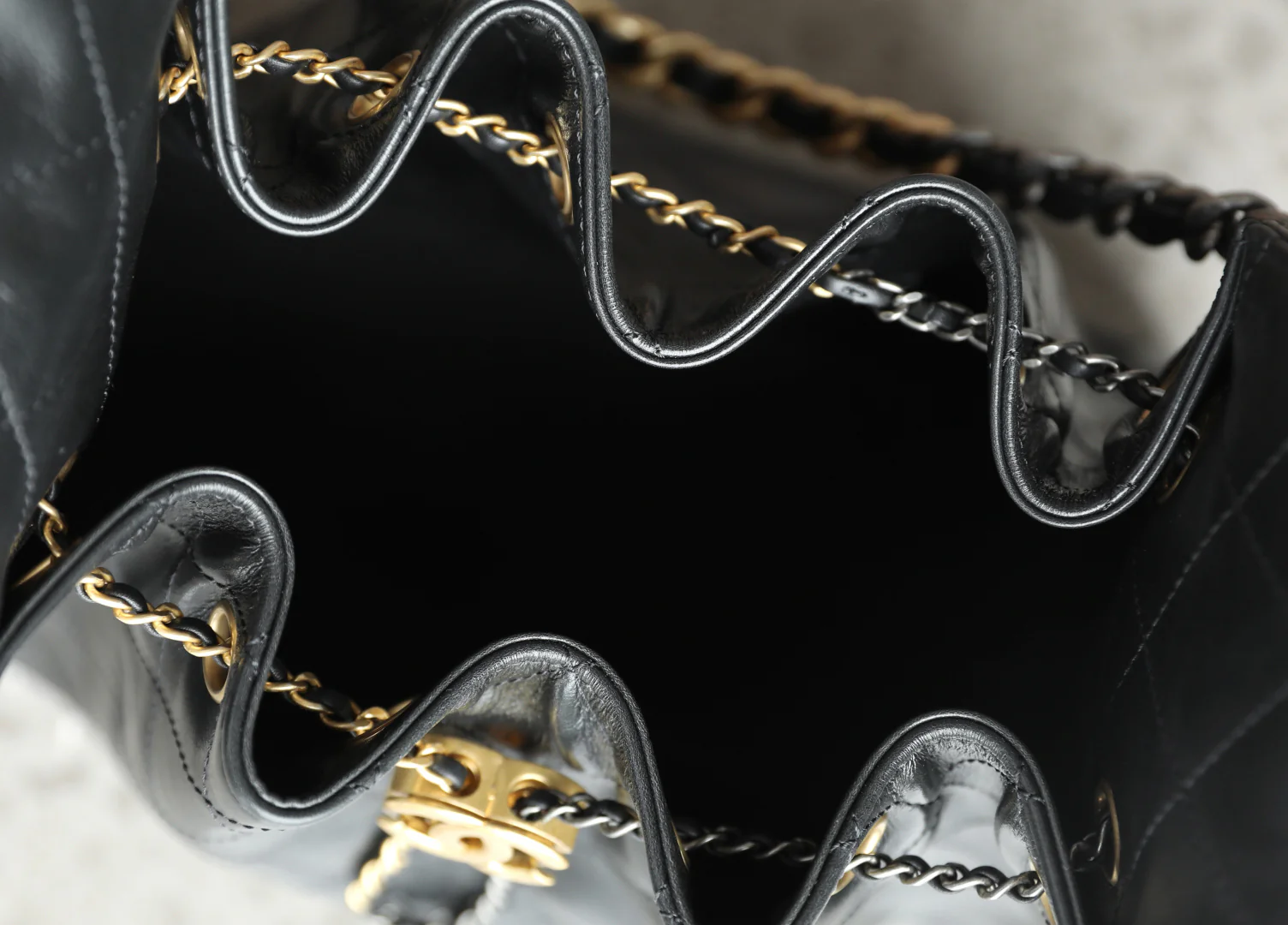 Chanel - ??? - Черный с цепочкой 