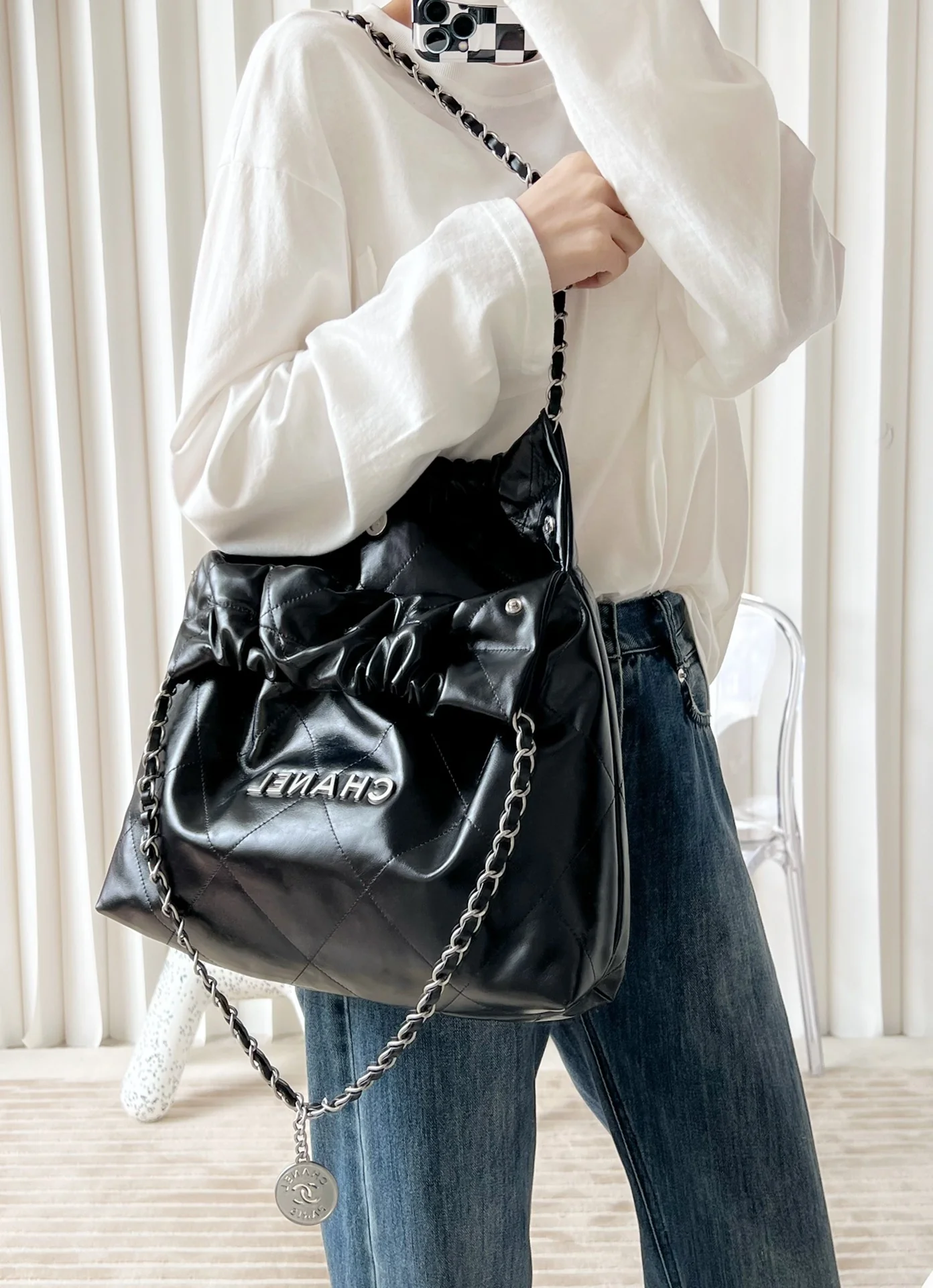 Сумка-шоппер Chanel - Маленькая - Черная с золотой фурнитурой - 1 шт.