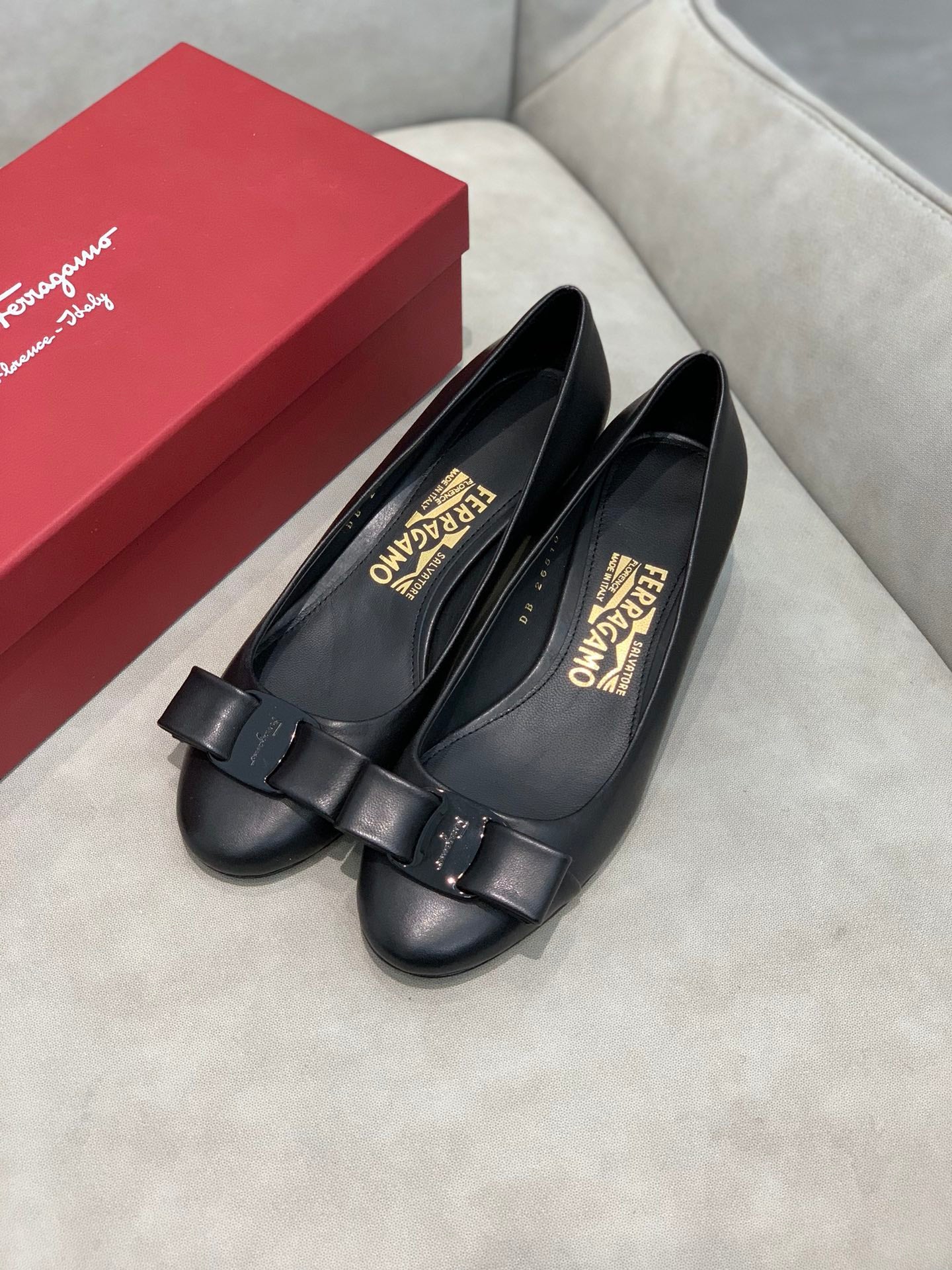 Туфли Salvatore Ferragamo - Ferragamo - Vara bow - массивные туфли на низком каблуке