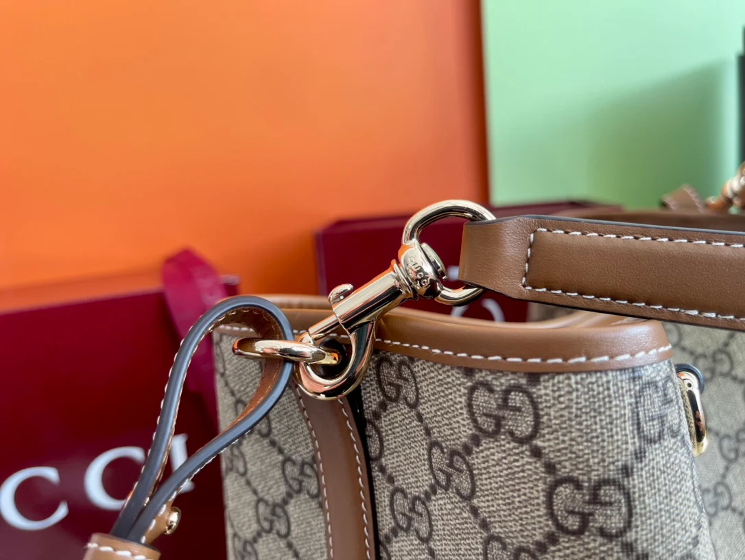 Маленькая сумка через плечо Gucci 2025 из коричневой кожи - коричневая