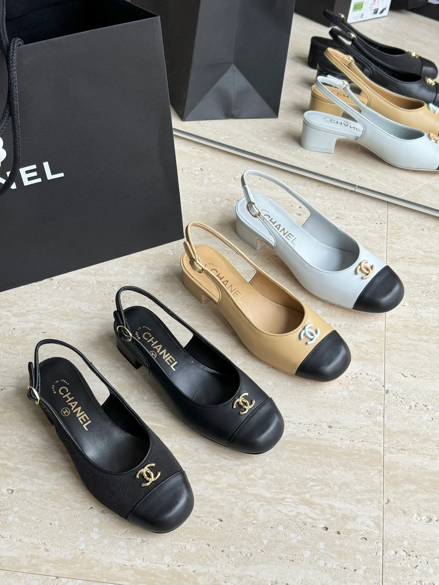 Chanel-2024新款 小方头双C牛皮低跟凉鞋 白色