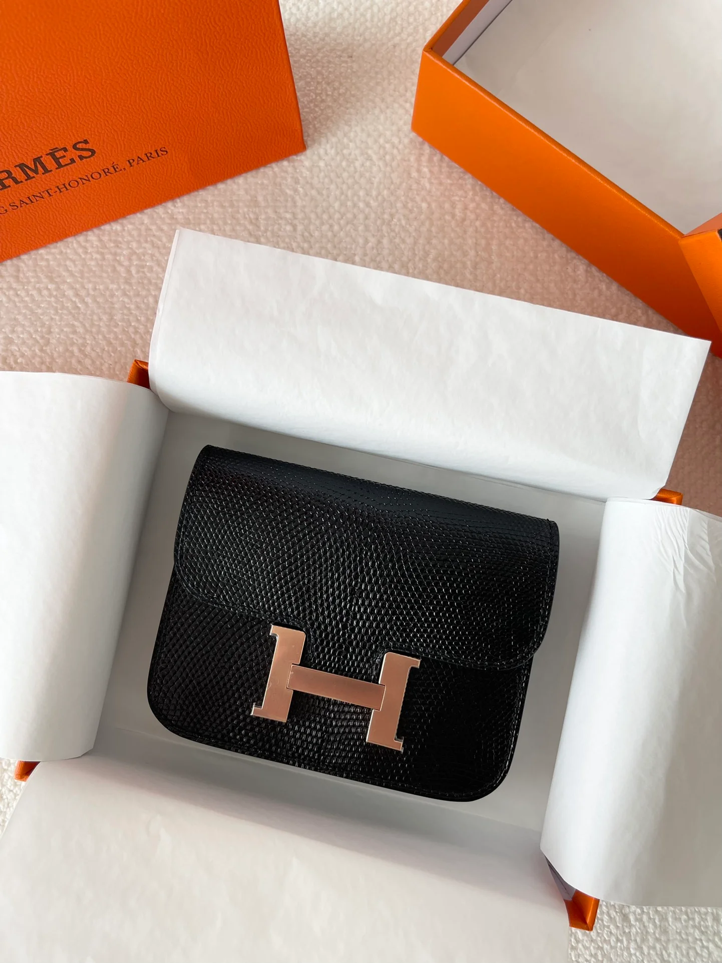 Hermes Constance Slim из кожи ящерицы с пряжкой из розового золота