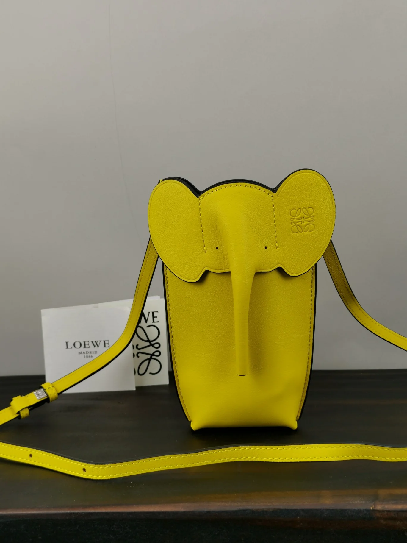 Loewe - Сумка для телефона New Elephant - Желтая