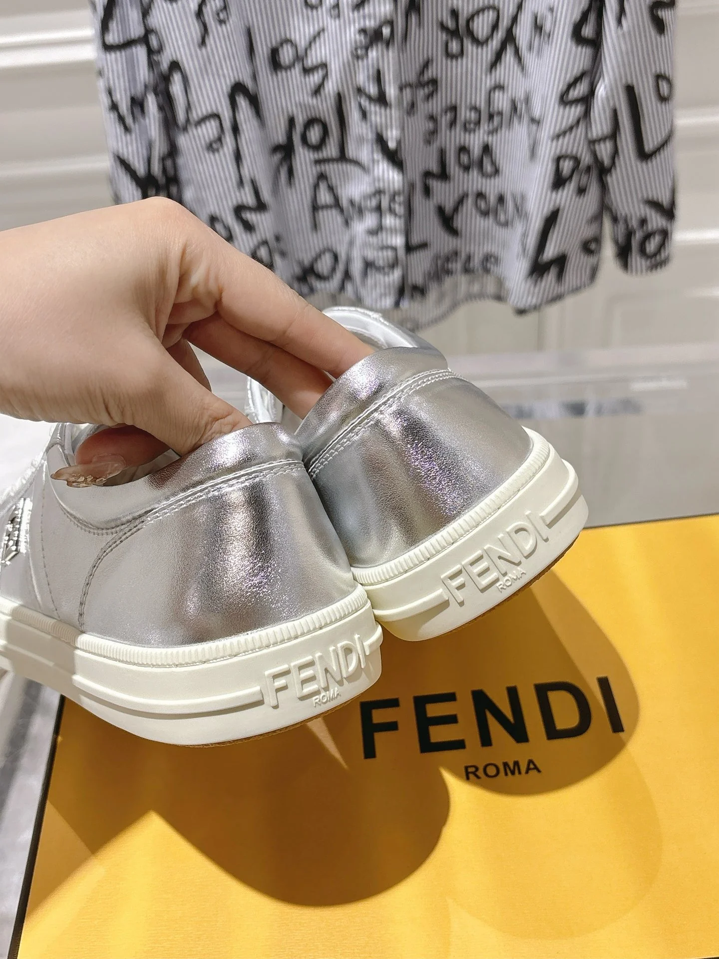Повседневные туфли Fendi 2024 - серебристые