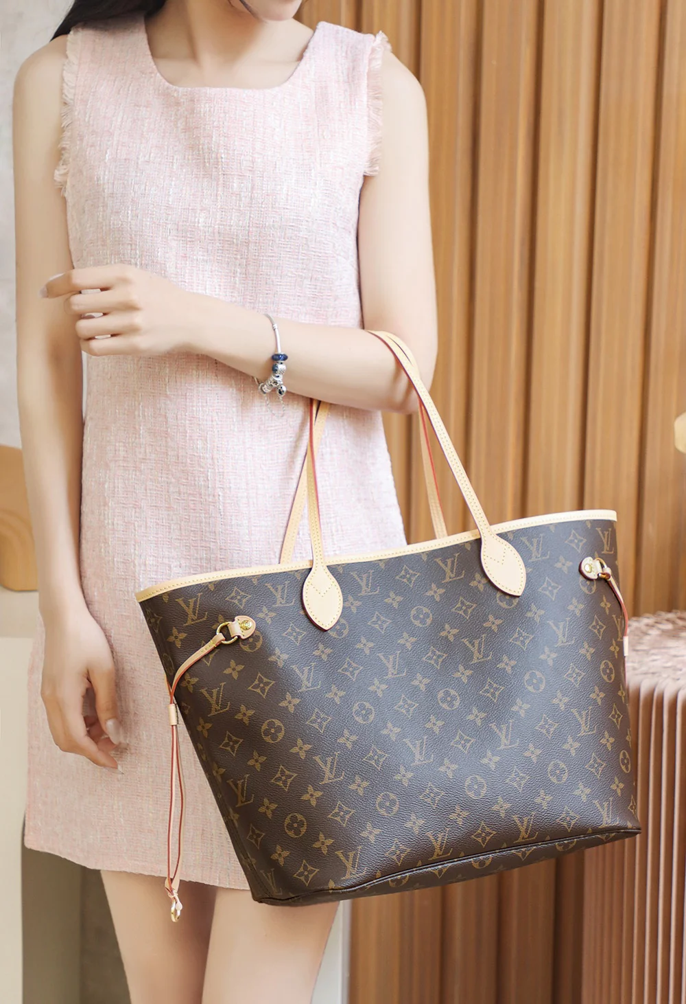 m40995-LV-Классическая сумка Neverfull с монограммой Classic Monogram