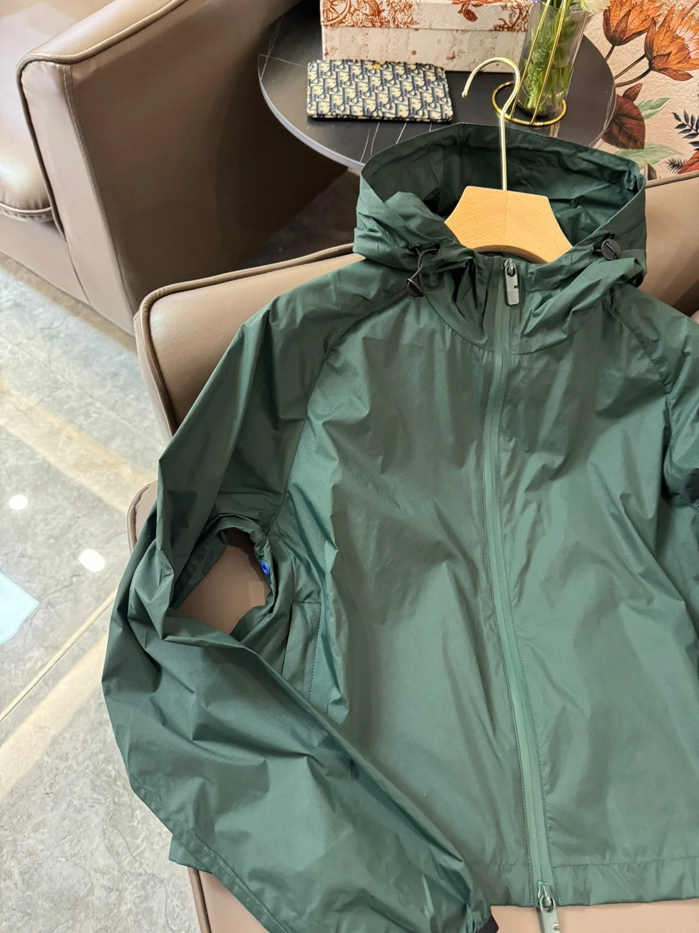 Burberry - Легкая солнцезащитная куртка весна/лето 2024 - Темно-зеленый