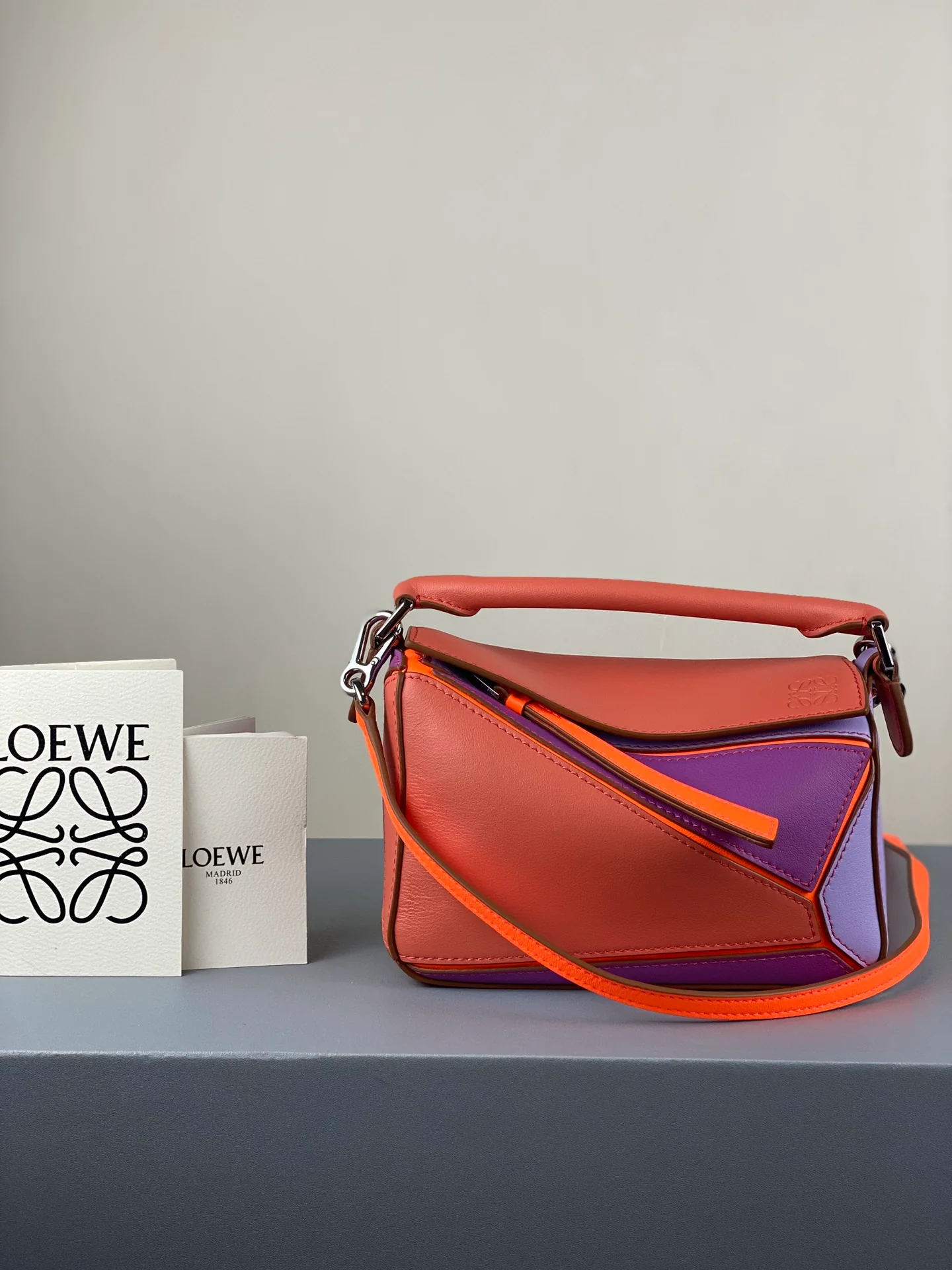Мини-сумка Loewe Puzzle Bag из телячьей кожи - 9