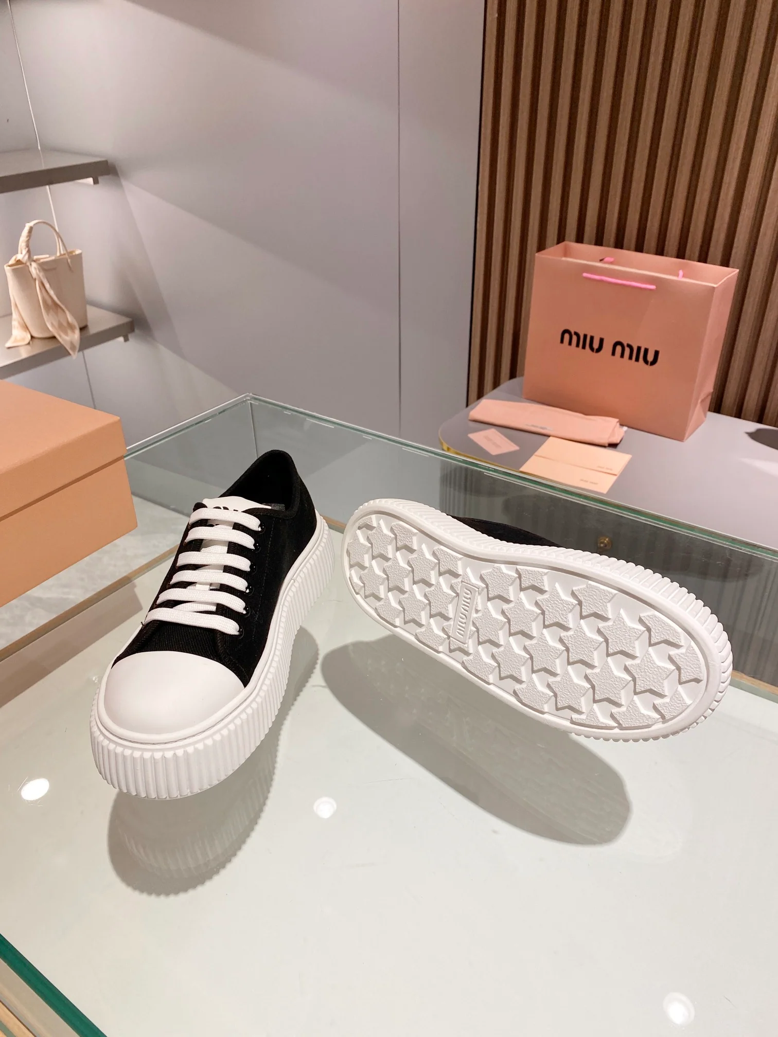 Коллекция Miu Miu 2023 года с подиума - Лоферы